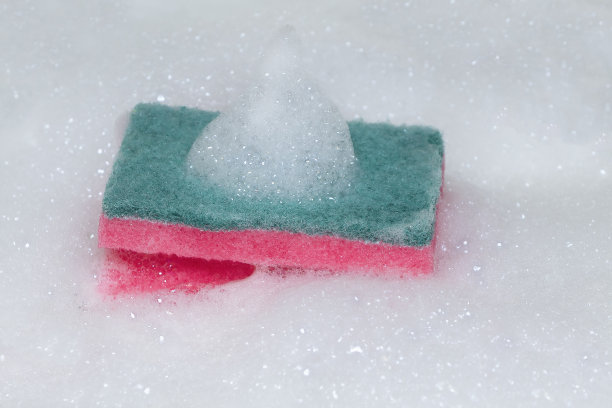 带泡沫的洗涤垫或洗涤剂。图片下载