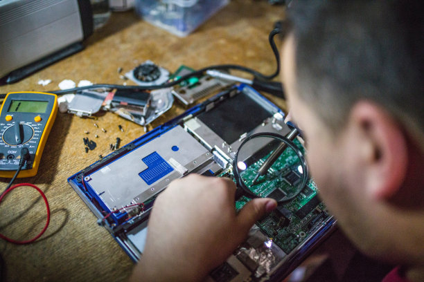 技术员修理电脑图片下载