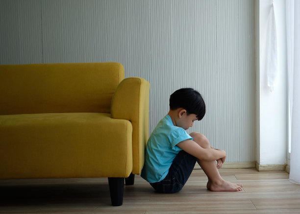 儿童自闭症。图片下载