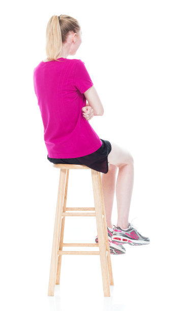 美丽的女性在运动服装-图片下载