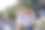 一位英俊的年轻人带一位美丽的年轻女孩参观这座岛屿图片下载