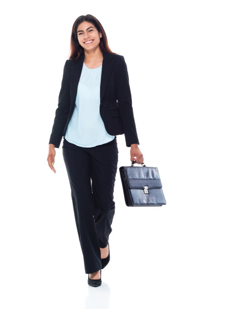拉丁女商人拿着公文包走路图片下载