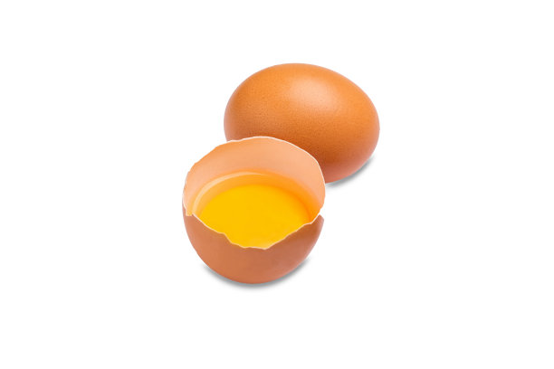 白色背景上的鸡蛋。图片下载