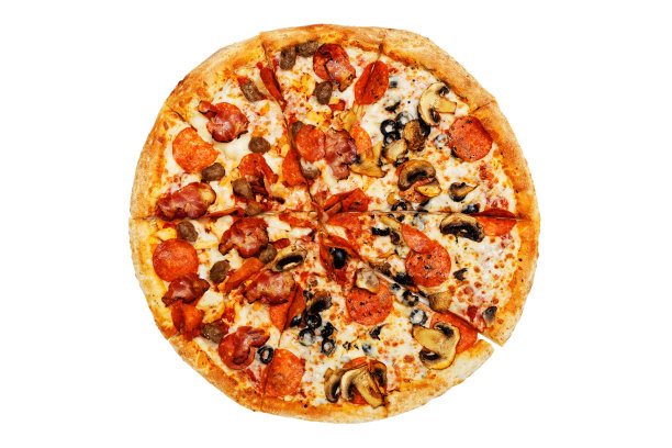 特写披萨，香肠和蘑菇分离在白色。图片下载