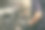 熟练的操作人员在老式场景下使用车床。图片下载