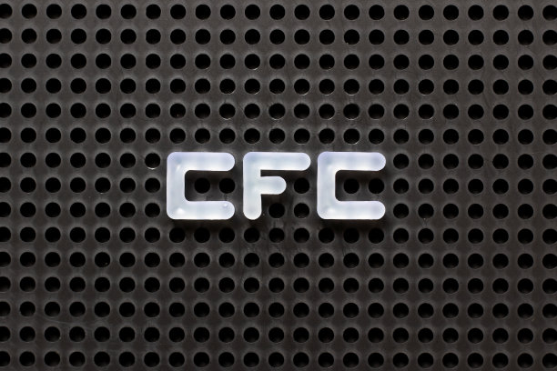 黑色钉板，白字CFC(氯氟烃的缩写)图片下载