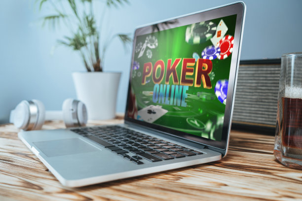 屏幕上有在线扑克的笔记本电脑图片下载