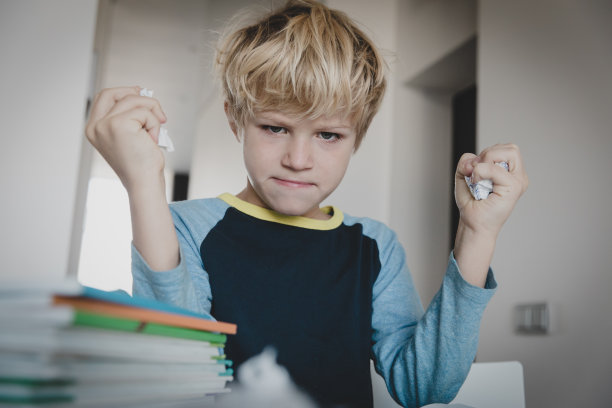 孩子做作业累了压力大，烦了，咄咄逼人图片下载