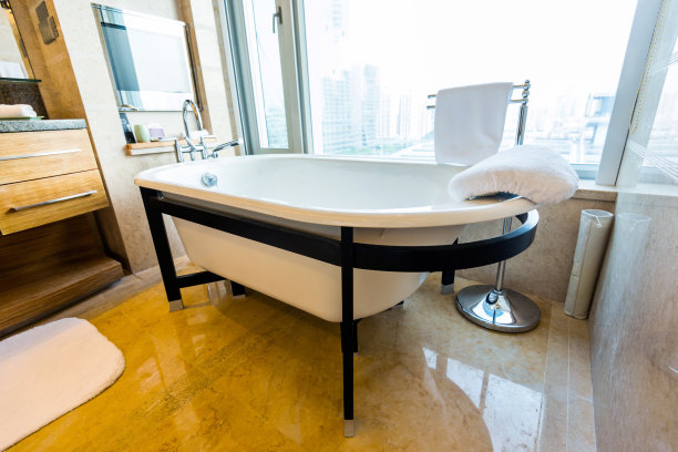 现代浴室，白色浴缸图片下载