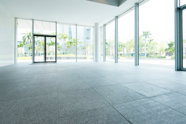 现代办公大楼明亮的大堂图片下载