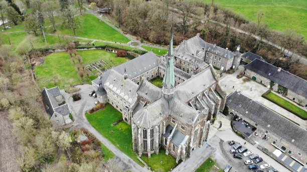 valdieu Abbey鸟瞰图图片下载