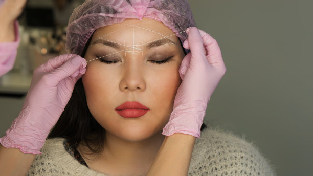 眉毛的体系结构。Microbleeding眉测量图片下载