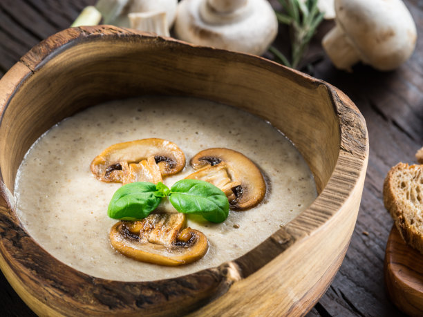 奶油蘑菇汤。图片下载