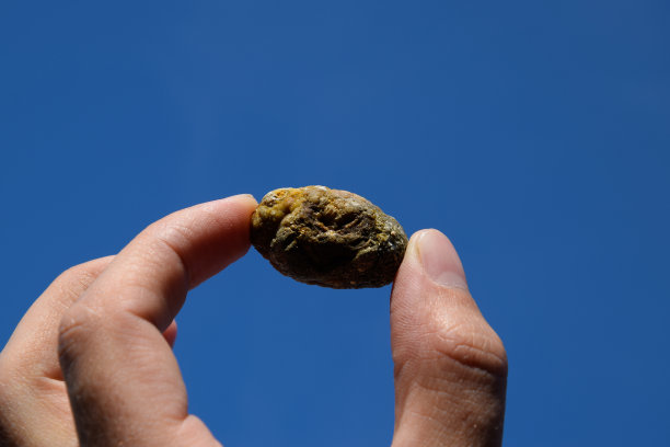 蓝天下异构成分微积分图片下载