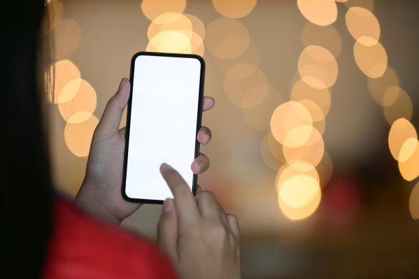 女孩和黑屏手机图片下载