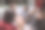 学生们在午休时间在外面吃零食图片下载