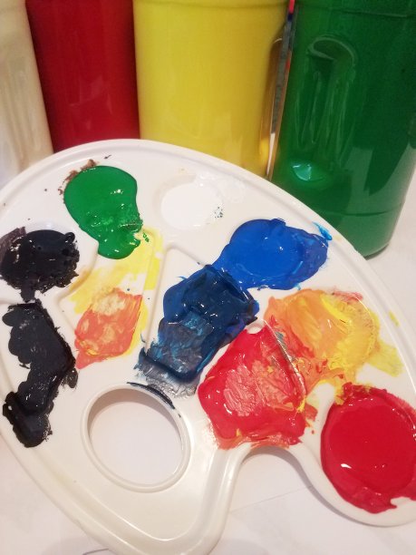 画家的调色板与彩色颜料图片下载