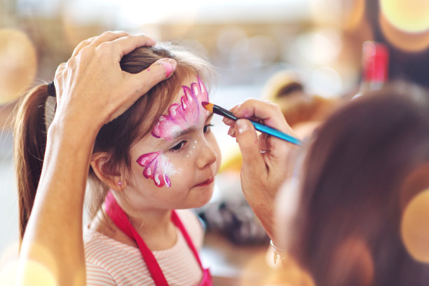 哥哥和妹妹有一张蝴蝶脸图片下载