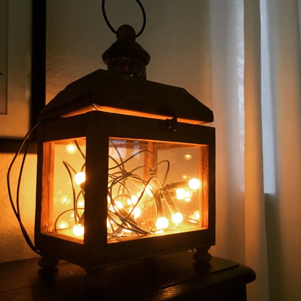 发光的灯泡图片下载