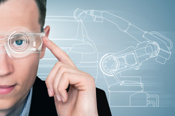 一个工程师在增强现实眼镜与一个平视显示器图片下载