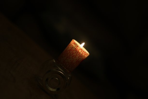 蜡烛和黑暗图片下载