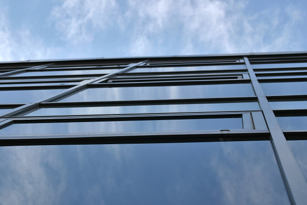 天空和玻璃图片下载