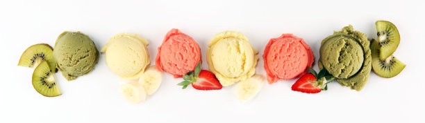 一套不同颜色和口味的冰淇淋球与浆果和水果图片下载