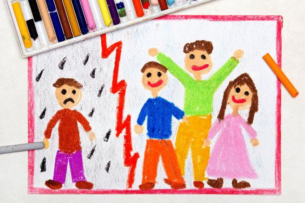 色彩斑斓的图画:悲伤孤独的男孩和微笑快乐的朋友图片下载