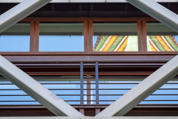 几何立面的反射图片下载