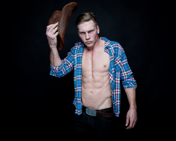 性感牛仔炫耀他的身体图片下载