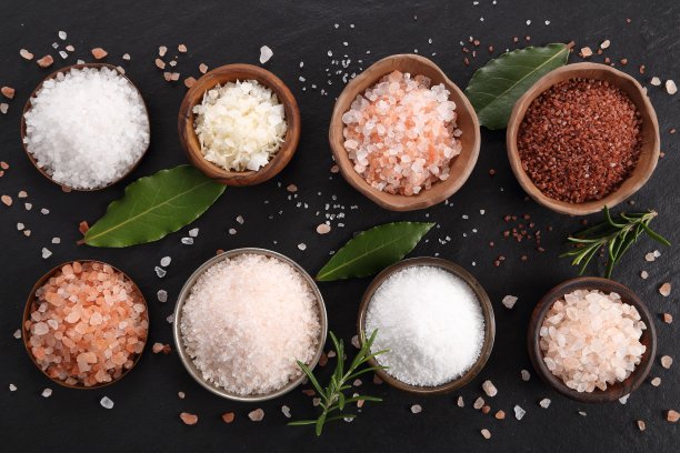各种食盐。图片下载