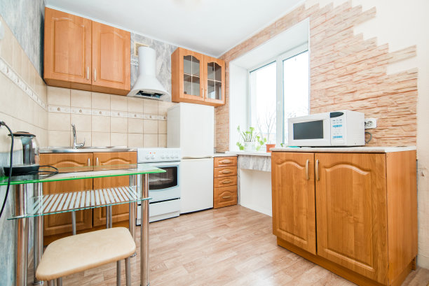 灯光厨房的照片图片下载