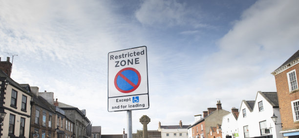 镇上有限制停车的标志图片下载