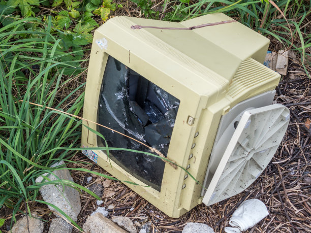 旧班长被扔掉了图片下载