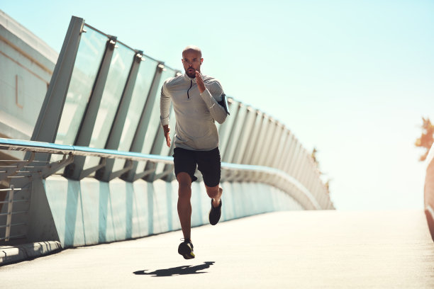 那座桥是他最喜欢跑步的地方图片下载