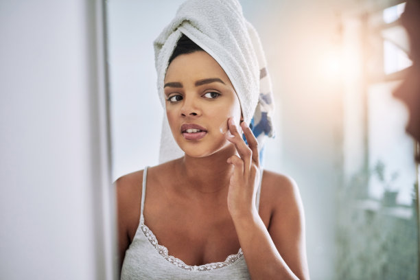 让她的皮肤保持最佳状态图片下载