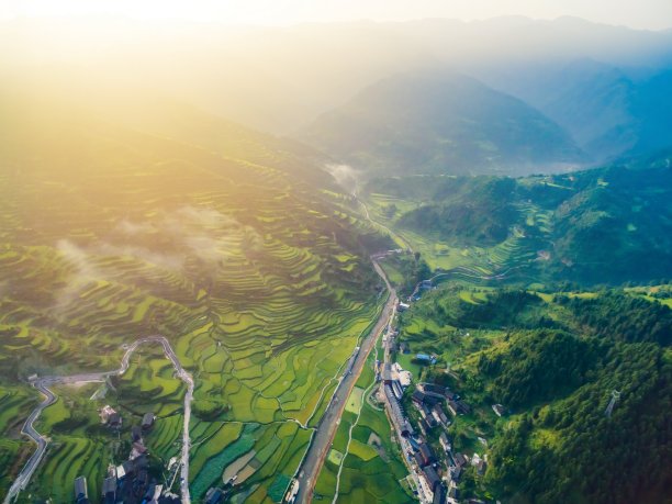 中国贵州省的日落与晚霞。图片下载