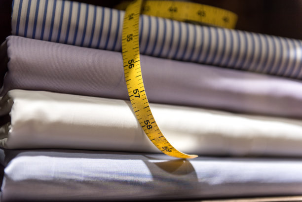 裁缝的卷尺和织物样本图片下载