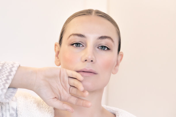 美丽的女性面部特写图片下载