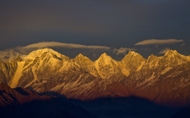 黄金时段 - Panchachuli 峰图片下载