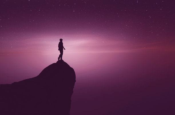 山顶上的人图片下载