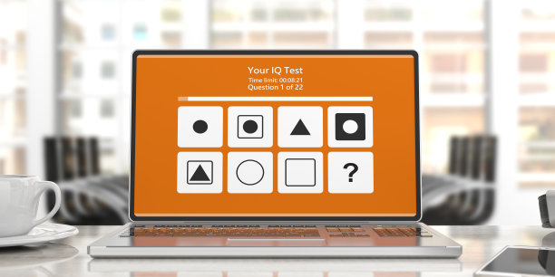 IQ测试表格在电脑笔记本电脑屏幕上，模糊了商业背景。三维演示图片下载