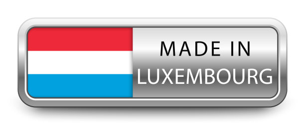 卢森堡制造的金属徽章，白色背景上孤立的国旗图片下载