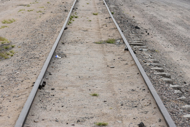 废弃的铁轨图片下载