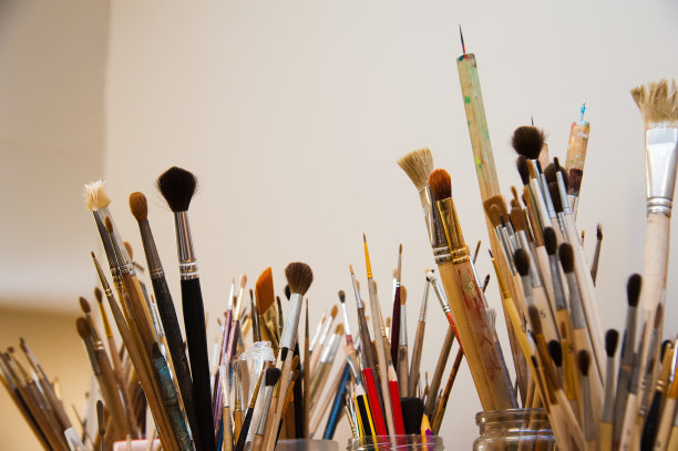 画刷。各种形状的刚毛。艺术工作室图片下载