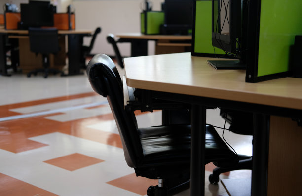 大学学院的计算机实验室。教育培训理念图片下载