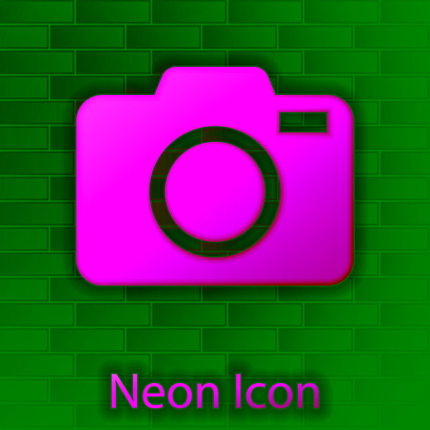 发光的霓虹灯照片相机图标孤立在砖墙背景上。与相机图标。矢量图图片下载