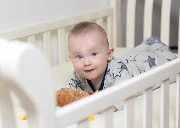 婴儿俯卧时间。图片下载