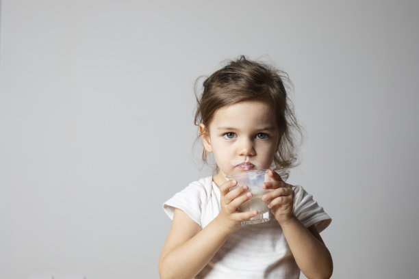 孩子的牛奶图片下载