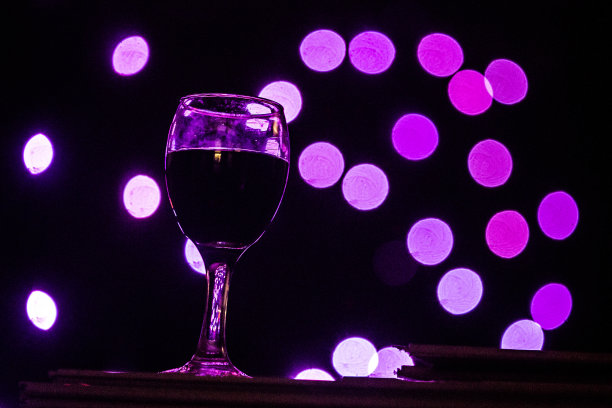 在夜总会喝酒图片下载